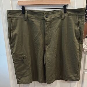 EUC Magellan Outdoors Green Cargo Shorts Relaxed Fit, Water Repellent